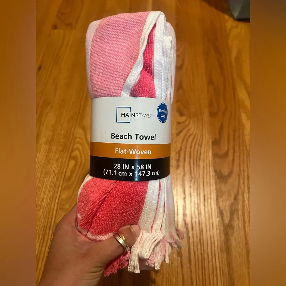 Mainstays Pink and White Beach Towel
